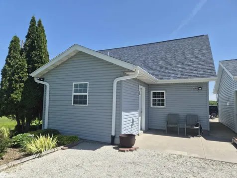 1226 212th Boulevard Belle Plaine IA 52208
