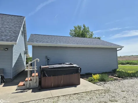 1226 212th Boulevard Belle Plaine IA 52208