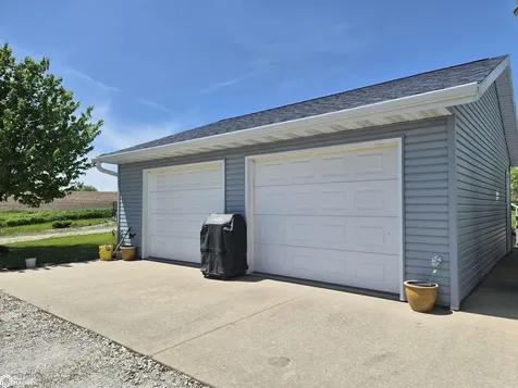 1226 212th Boulevard Belle Plaine IA 52208