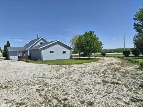 1226 212th Boulevard Belle Plaine IA 52208