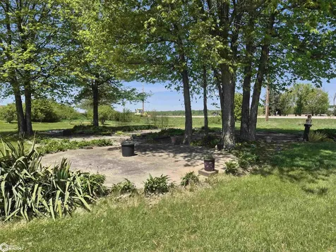 1226 212th Boulevard Belle Plaine IA 52208