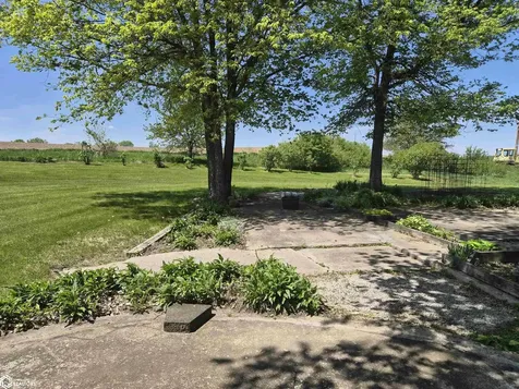 1226 212th Boulevard Belle Plaine IA 52208