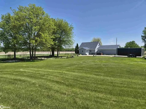 1226 212th Boulevard Belle Plaine IA 52208