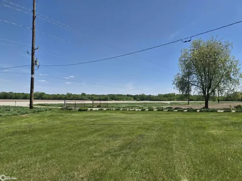 1226 212th Boulevard Belle Plaine IA 52208