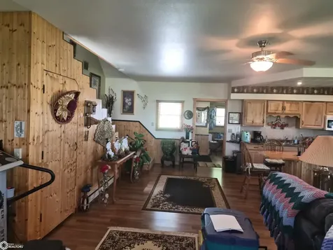 1226 212th Boulevard Belle Plaine IA 52208