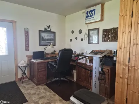 1226 212th Boulevard Belle Plaine IA 52208