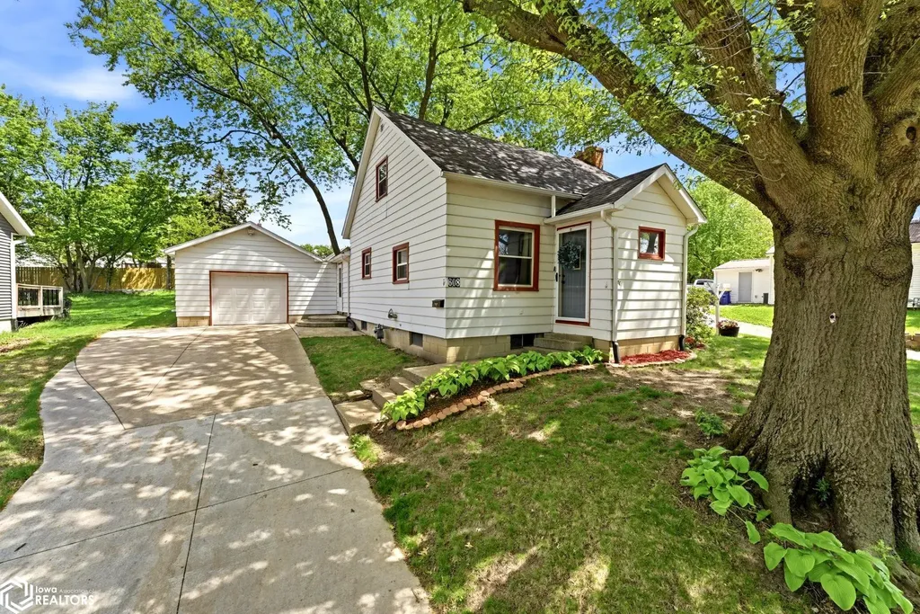608 S Ave B Washington IA 52353