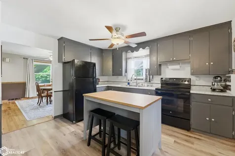 608 S Ave B Washington IA 52353