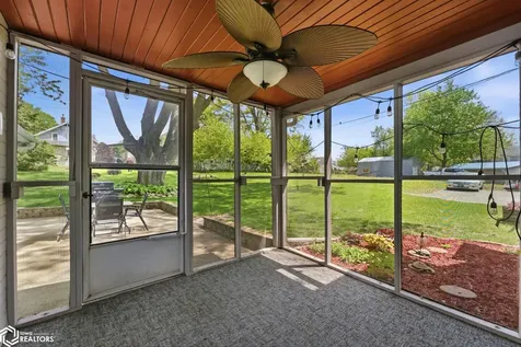 608 S Ave B Washington IA 52353