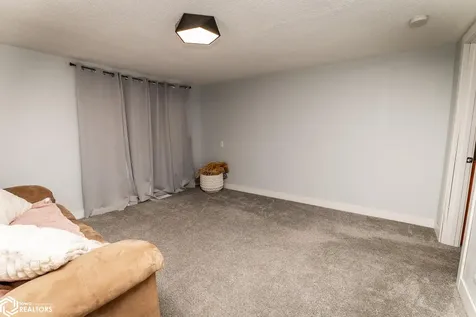 2405 II Avenue Toledo IA 52342