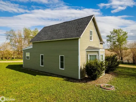 2405 II Avenue Toledo IA 52342
