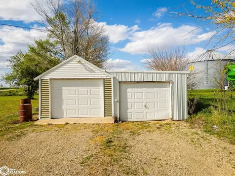 2405 II Avenue Toledo IA 52342