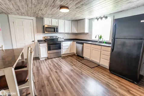 2405 II Avenue Toledo IA 52342