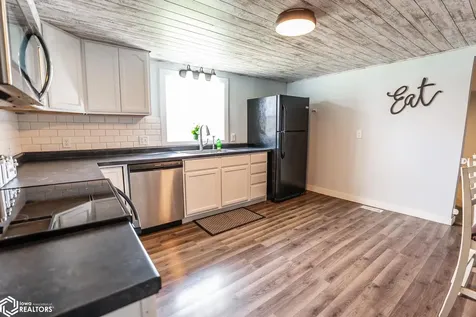 2405 II Avenue Toledo IA 52342