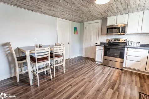 2405 II Avenue Toledo IA 52342