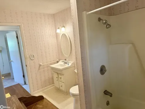 606 E Buchanan Avenue Fairfield IA 52556