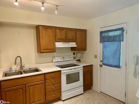 606 E Buchanan Avenue Fairfield IA 52556