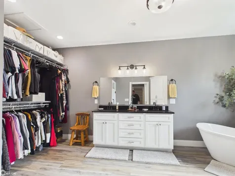 214 E Wapello Street Agency IA 52530