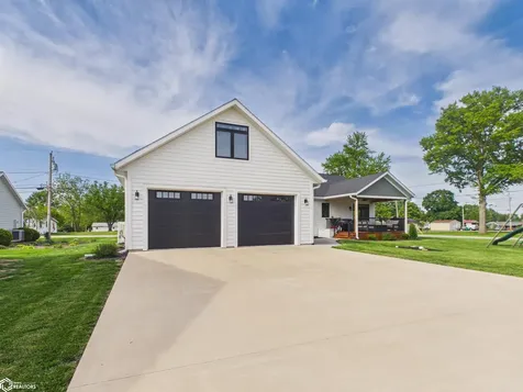 214 E Wapello Street Agency IA 52530