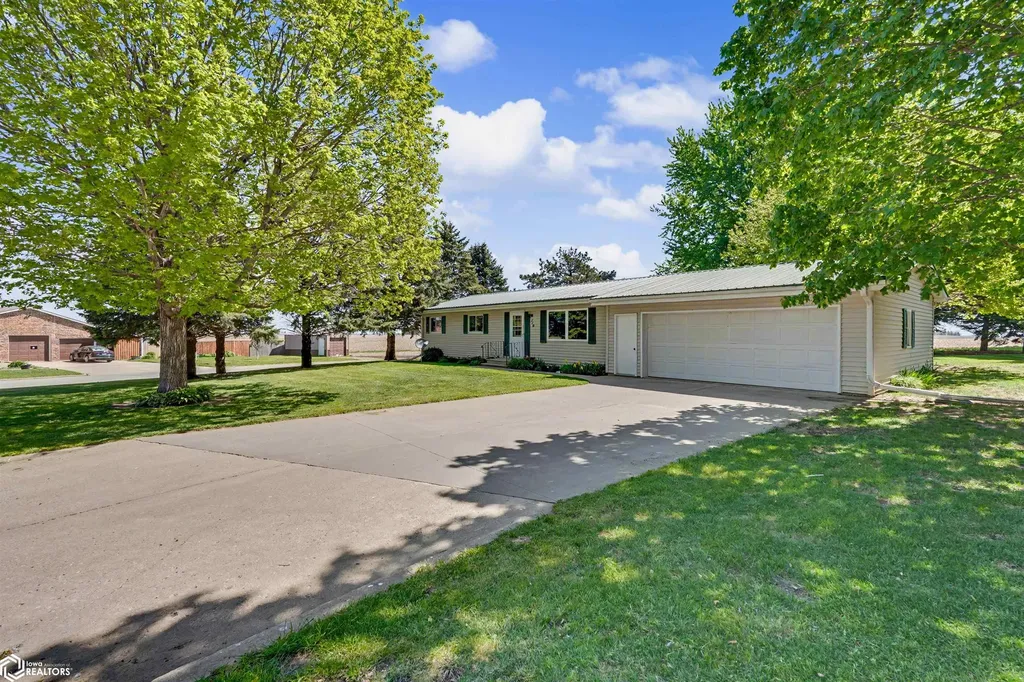 110 Sunrise Drive Lincoln IA 50652