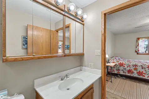 110 Sunrise Drive Lincoln IA 50652
