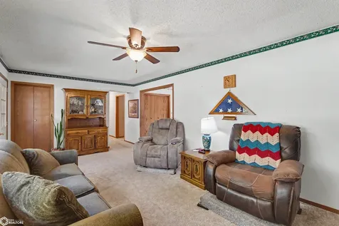 110 Sunrise Drive Lincoln IA 50652