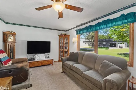 110 Sunrise Drive Lincoln IA 50652