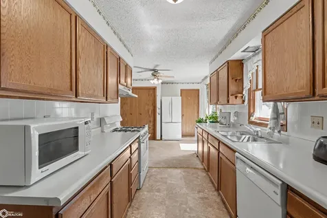110 Sunrise Drive Lincoln IA 50652