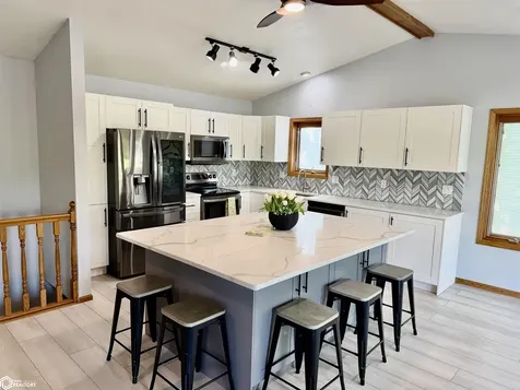 605 Fairview Drive Oskaloosa IA 52577