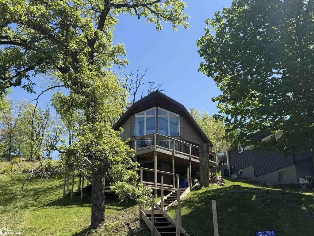1041 Lakeshore Drive Brooklyn IA 52211