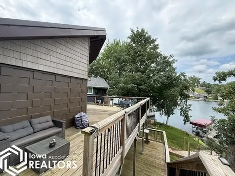 1041 Lakeshore Drive Brooklyn IA 52211