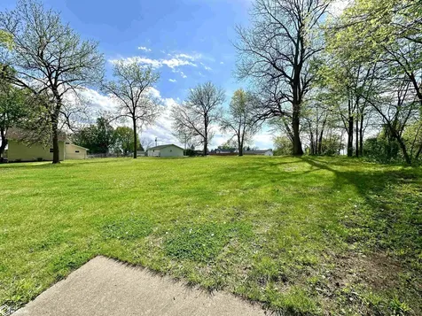729 Center Street Grinnell IA 50112