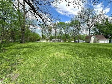 729 Center Street Grinnell IA 50112