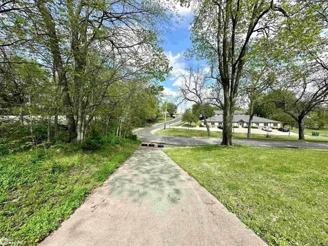 729 Center Street Grinnell IA 50112
