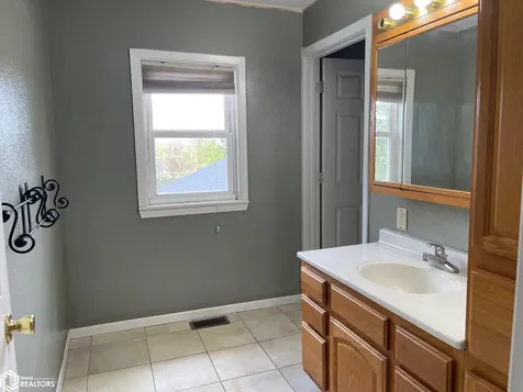 925 Reed Street Grinnell IA 50112