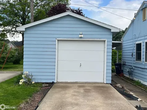 101 Windsor Circle Burlington IA 52601