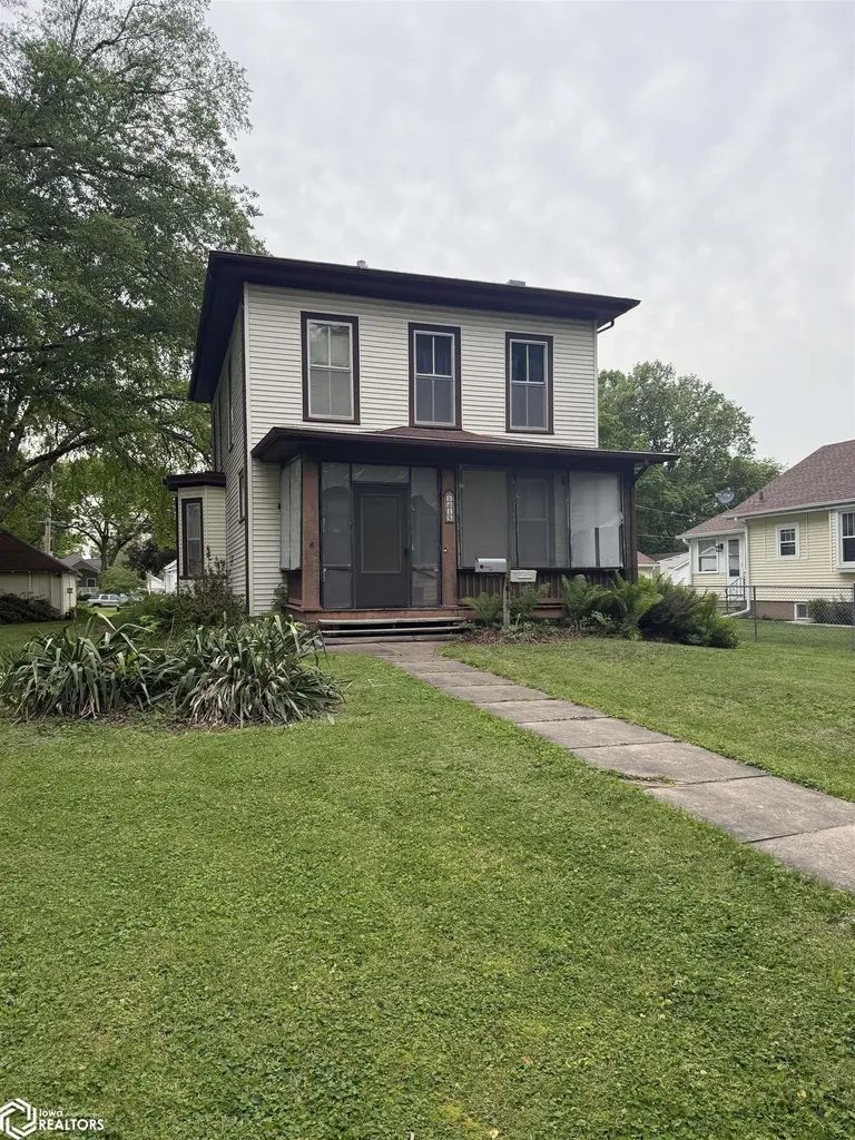 1015 S Starr Avenue Burlington IA 52601
