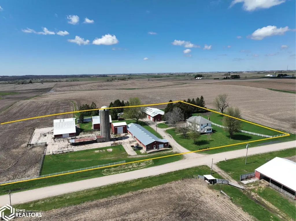 5718 Quality Ridge Coggon IA 52218