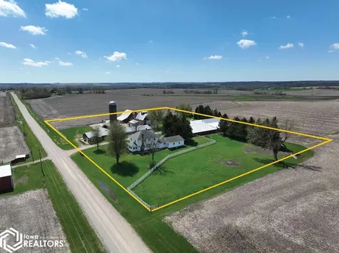 5718 Quality Ridge Coggon IA 52218