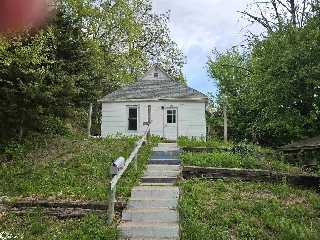306 Tindell Street Ottumwa IA 52501