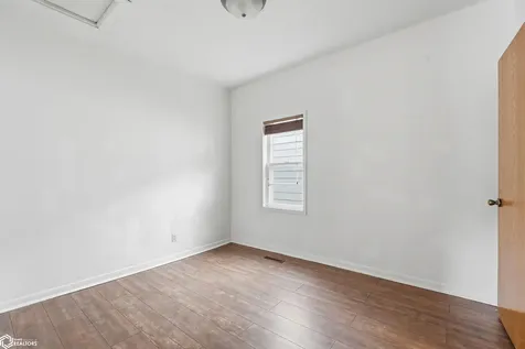 811 S 5th Street Fairfield IA 52556