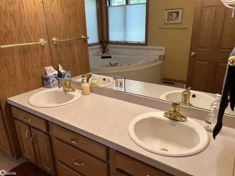 2530 River Road Iowa Falls IA 50126