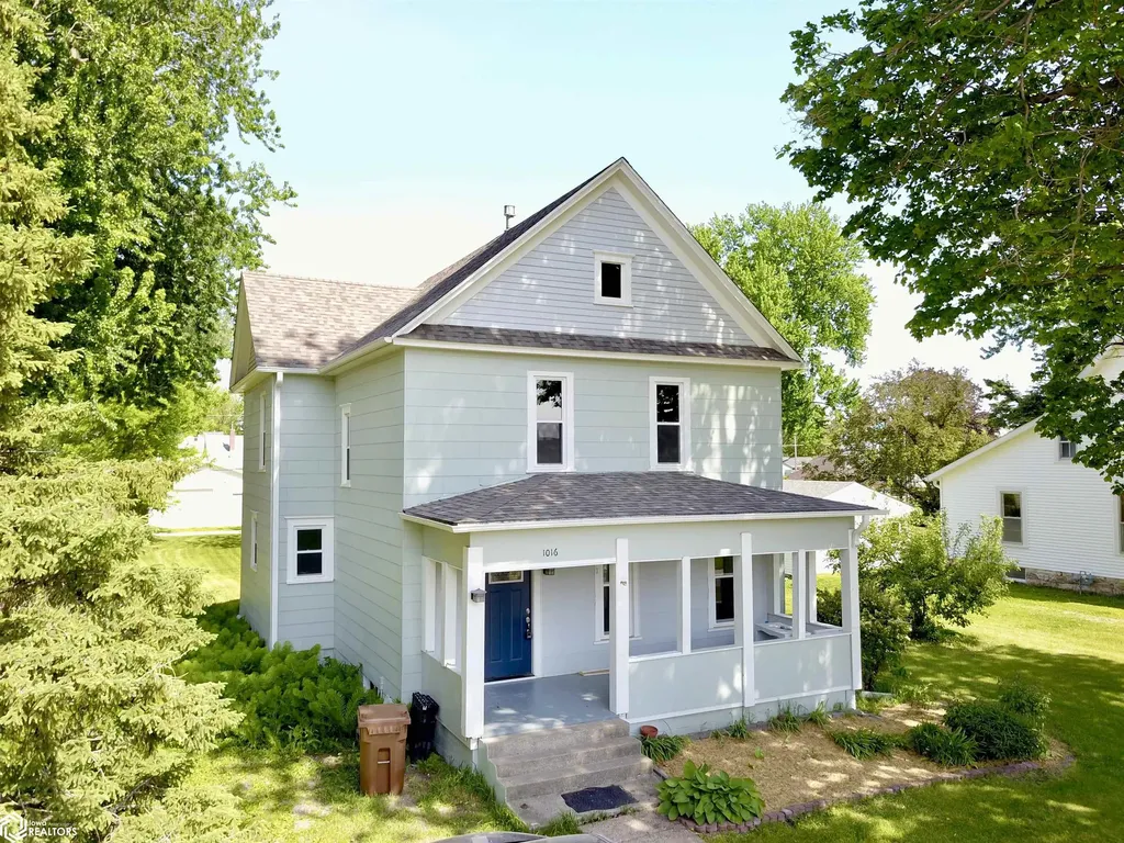 1016 Elm Street Grinnell IA 50112