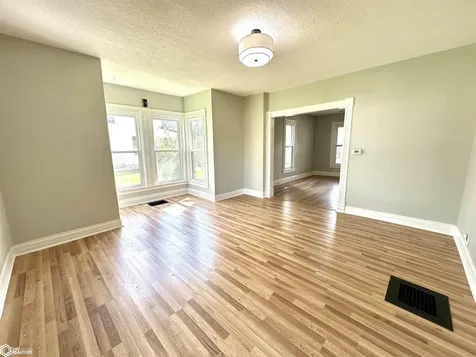 1016 Elm Street Grinnell IA 50112
