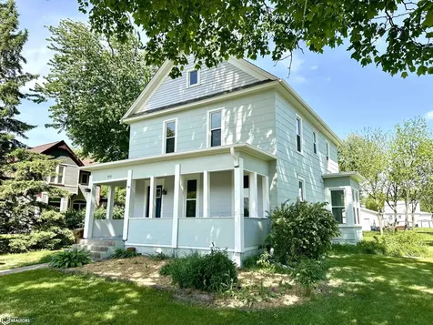 1016 Elm Street Grinnell IA 50112