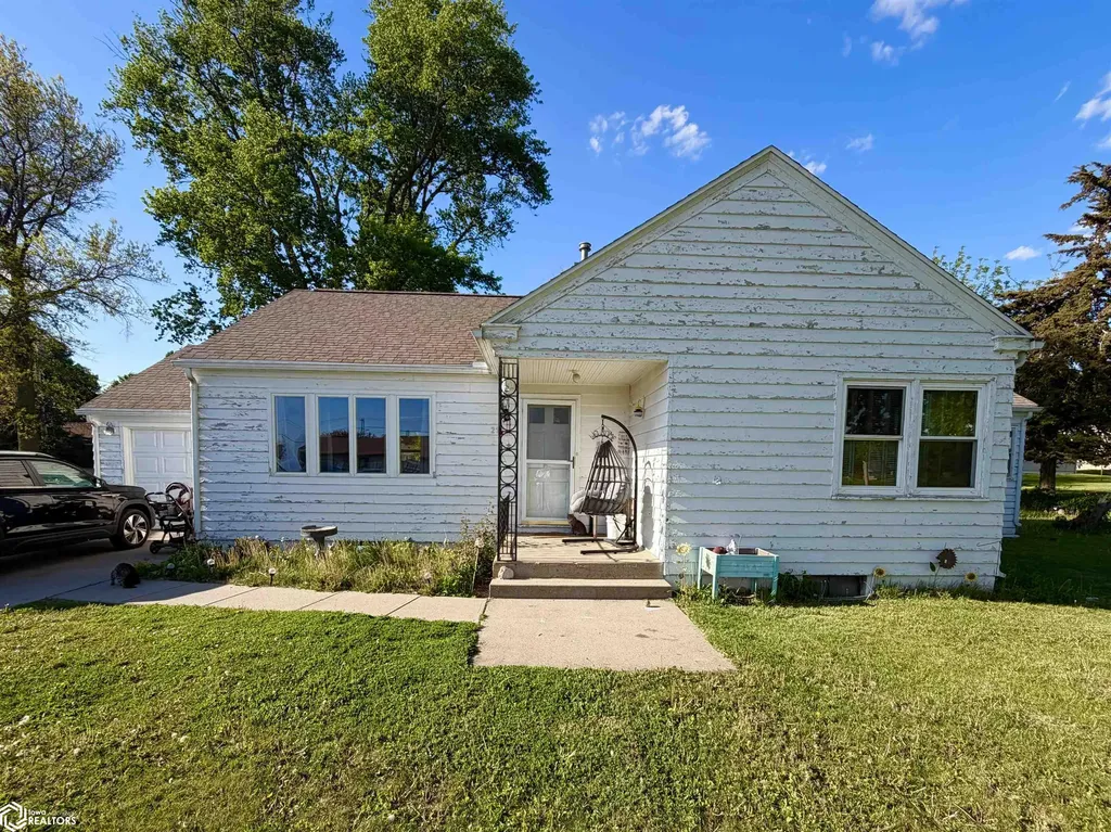 210 W Cedar Street Hubbard IA 50122