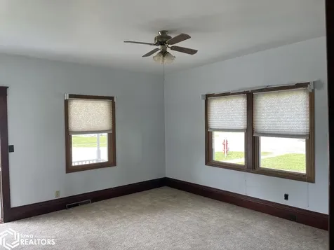 105 E Dewey Street Danville IA 52623