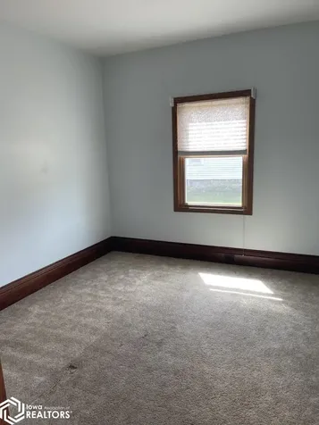 105 E Dewey Street Danville IA 52623