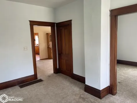 105 E Dewey Street Danville IA 52623