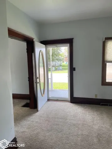 105 E Dewey Street Danville IA 52623